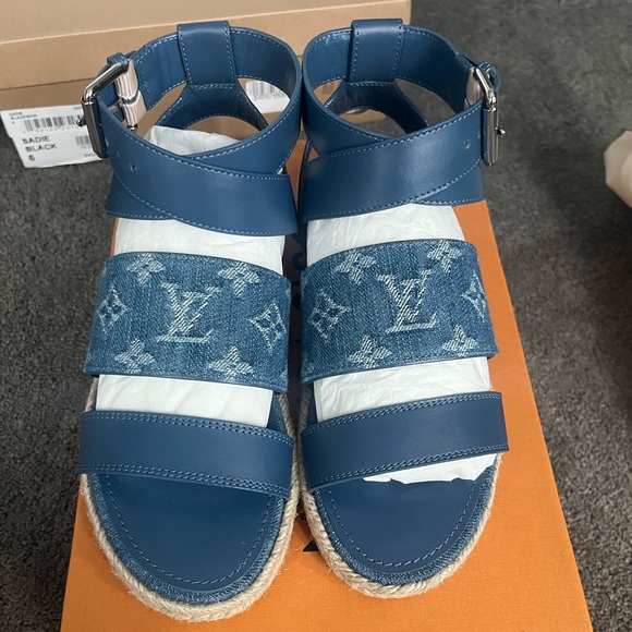 Louis Vutton flats - Picture 2 of 9